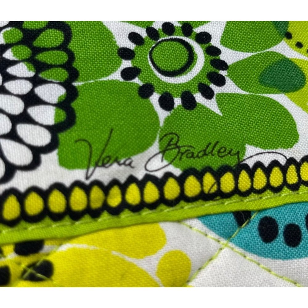 Vera Bradley quilted “Limes Up” retired pattern 2 side zip 8.5x10.5” iPad cover - Picture 2 of 7